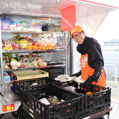 移動スーパー「とくし丸」18号車（拠点店舗：ヤマザワ杜のまち店）出発